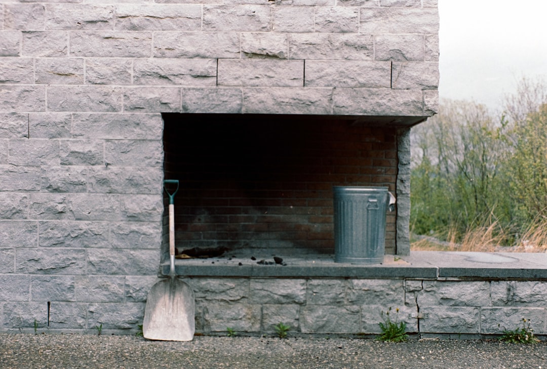 Modern Outdoor Kitchen